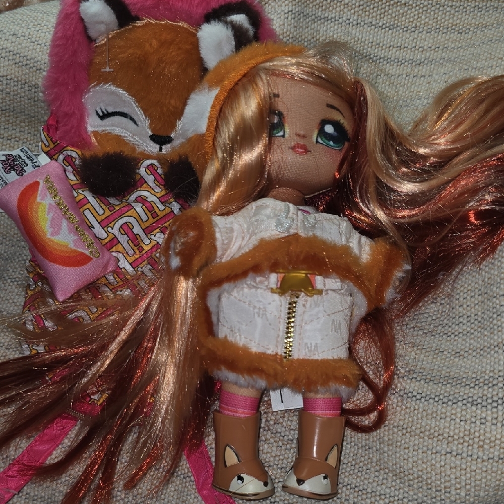 New Na! na! na! Deluxe Doll with Extra Assecories
